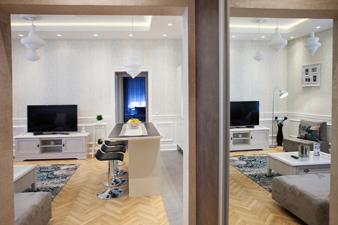 Apartment Passage *